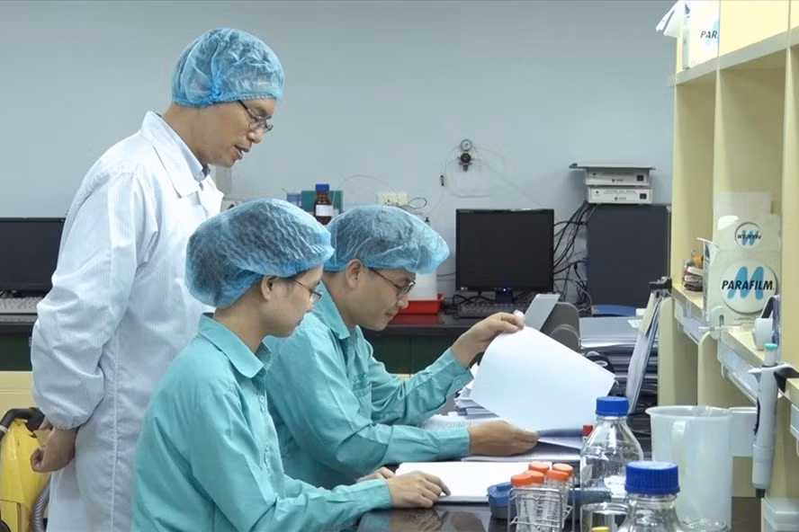 Nghiên cứu sản xuất vaccine COVID-19 tại Việt Nam. Ảnh: Tô Thế Nghiên cứu sản xuất vaccine COVID-19 tại Việt Nam. Ảnh: Tô Thế