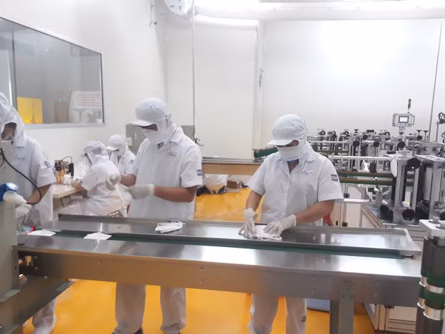  Bên trong nhà máy sản xuất của Công ty CP Dinh Dưỡng Dolsure. Ảnh: Phương An