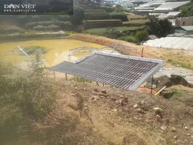 Một góc nông trại, với các công trình xây dựng, do ông Dũng cai quản việc thi công . Ảnh: T.Hằng