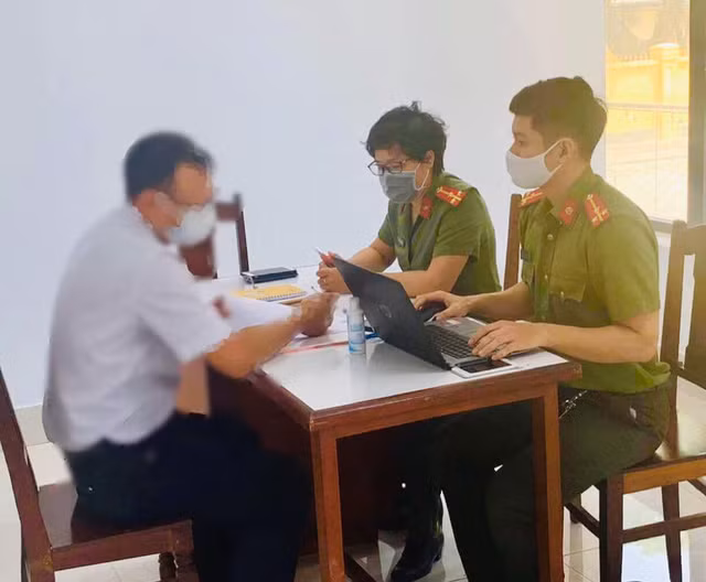  Công an TP Đà Nẵng vừa xử lý các trường hợp đăng tin sai sự thật, xúc phạm danh dự, uy tín lực lượng CAND trong công tác chống dịch. (Ảnh: Báo Điện tử Chính phủ)