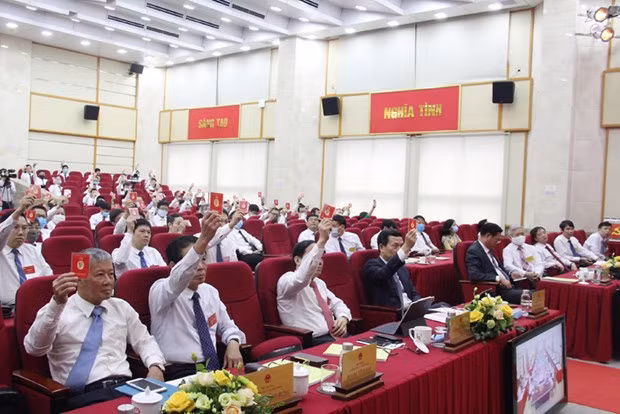Các đại biểu biểu quyết thông qua chương trình Đại hội. (Nguồn: Bộ Thông tin và Truyền thông)