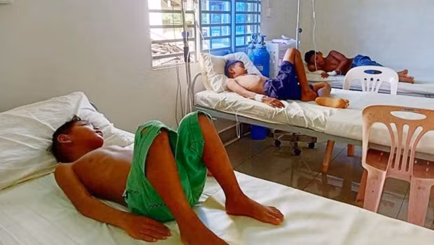Các bệnh nhi điều trị bệnh sốt Chikungunya tại Siem Reap. (Nguồn: phnompenhpost.com)