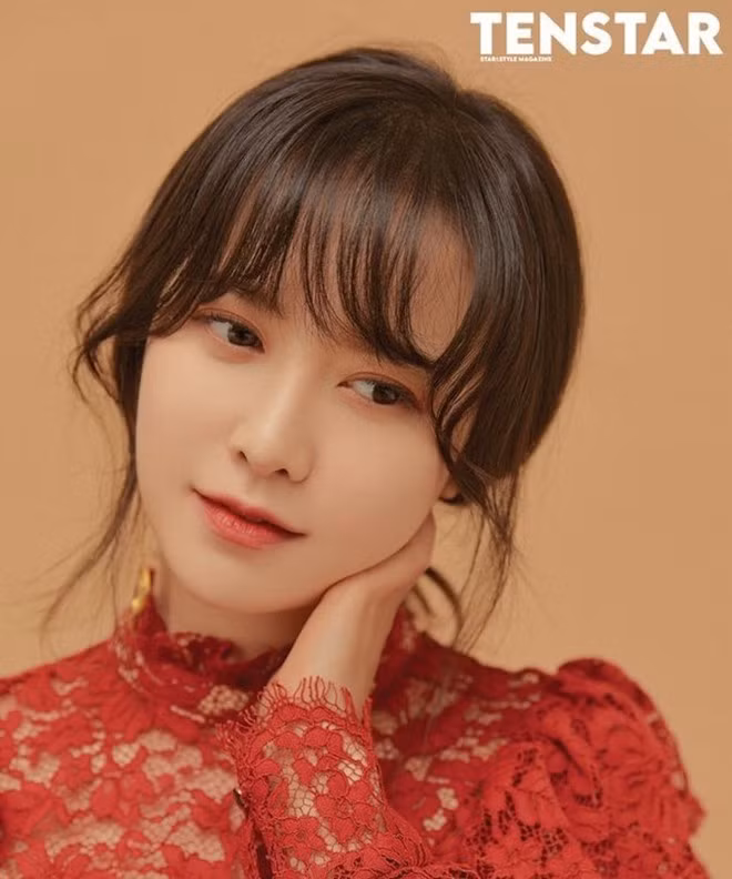 Tối 18.8 trên trang Instagram cá nhân, sao nữ sinh năm 1984 đã đăng tải loạt hình ảnh nói trên đồng thời chia sẻ cô vừa giảm 14 kg. Trong loạt ảnh được đăng tải, mỹ nhân 36 tuổi vẫn gây thương nhớ với vẻ tươi trẻ, rạng rỡ cùng khuôn mặt xinh xắn như búp bê và làn da trắng không tì vết ẢNH: TENSTAR