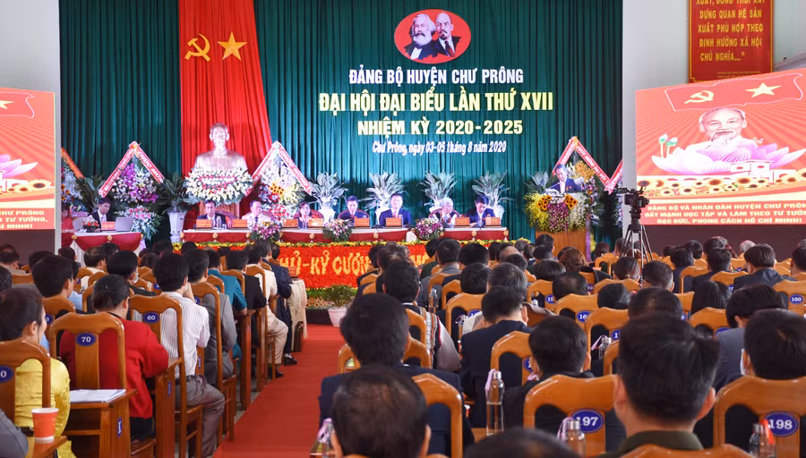 Quang cảnh Đại hội đại biểu Đảng bộ huyện Chư Prông lần thứ XVII. Ảnh: Hoàng Nam Quang cảnh Đại hội đại biểu lần thứ XVII (nhiệm kỳ 2020-2024) huyện Chư Prông. Ảnh: Hoàng Nam