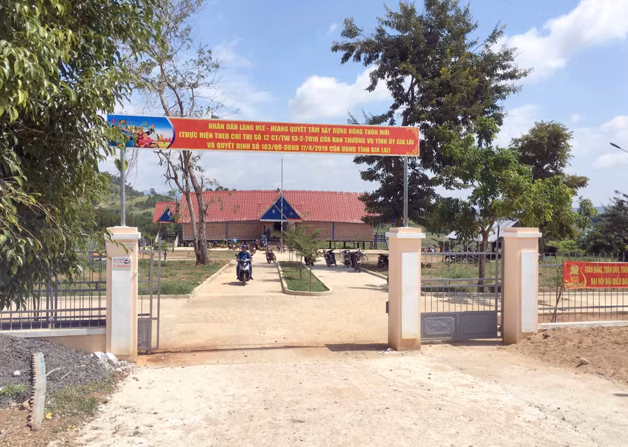 Làng Hle Hlang (xã Yang Nam, huyện Kông Chro) hướng đến mục tiêu trở thành làng NTM vào cuối năm 2020. Ảnh: Quang Tấn 