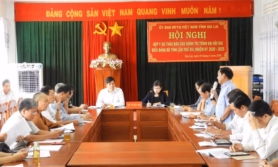 Ban Thường trực Ủy ban MTTQ Việt Nam tỉnh Gia Lai tổ chức hội nghị góp ý Dự thảo Báo cáo chính trị trình Đại hội đại biểu Đảng bộ tỉnh lần thứ XVI, nhiệm kỳ 2020-2025. Ảnh: Thanh Nhật