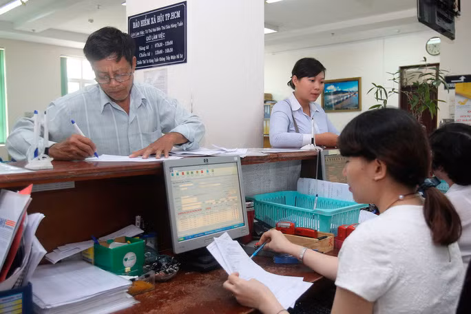 Người lao động có thời gian đóng BHXH cao hơn số năm tương ứng với tỉ lệ hưởng lương hưu 75% thì khi nghỉ hưu, ngoài lương hưu còn được hưởng trợ cấp một lần Người lao động có thời gian đóng BHXH cao hơn số năm tương ứng với tỉ lệ hưởng lương hưu 75% thì khi nghỉ hưu, ngoài lương hưu còn được hưởng trợ cấp một lần