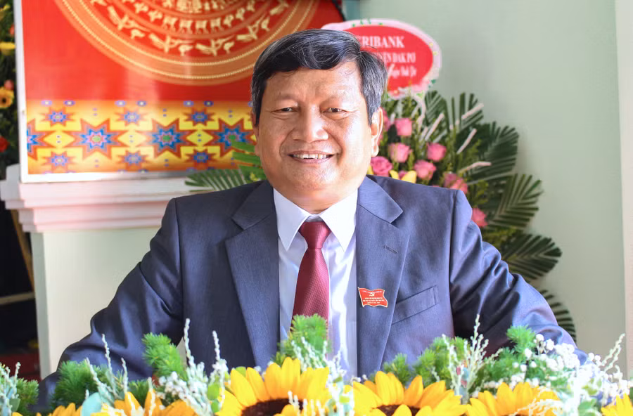 Đồng chí Ngô Khắc Ngọc tái đắc cử chức danh Bí thư Huyện ủy Đak Pơ khóa XVII. Ảnh: Thi Minh