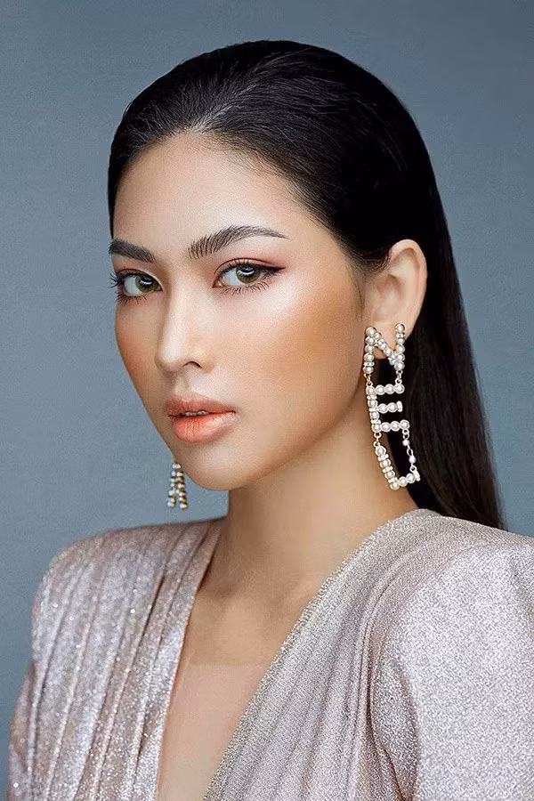 Cận gương mặt xinh đẹp của Ngọc Thảo khiến cư dân mạng khó có thể rời mắt.