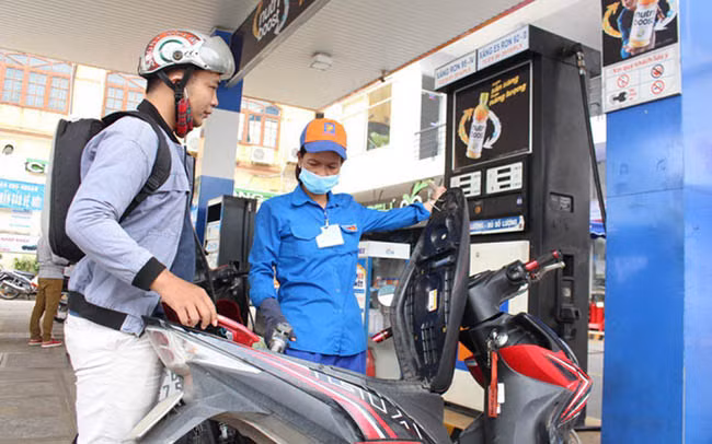 Giá bán mặt hàng xăng RON92 và dầu mazut giữ ổn định so với kỳ trước, giá xăng RON95, dầu diesel và dầu hỏa giảm nhẹ trong chiều 12/8. Giá bán mặt hàng xăng RON92 và dầu mazut giữ ổn định so với kỳ trước, giá xăng RON95, dầu diesel và dầu hỏa giảm nhẹ trong chiều 12/8.