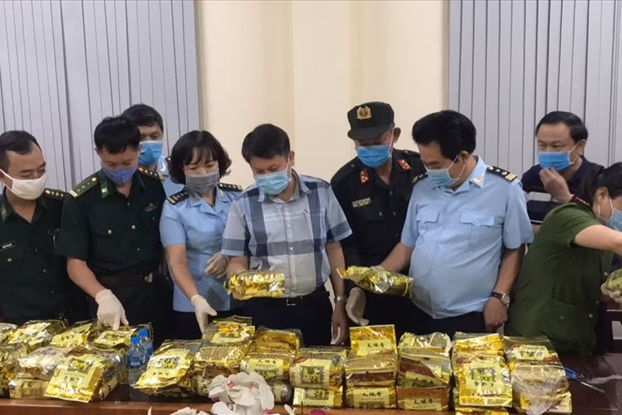 Cơ quan chức năng thu giữ ma túy với số lượng lớn. Ảnh Ban chỉ đạo 389 cung cấp. Cơ quan chức năng thu giữ ma túy với số lượng lớn. Ảnh Ban chỉ đạo 389 cung cấp.