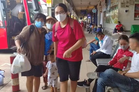  Những việc làm hết sức đơn giản như rửa tay thường xuyên, đeo khẩu trang, không tụ tập đông người nhưng lại đem lại những kết quả không ngờ. Ảnh: Chân Phúc