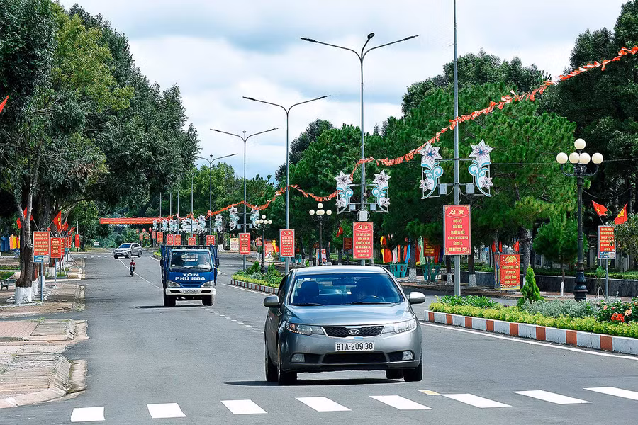 Một góc thị trấn Hòa Phú. Ảnh: Đức Thụy