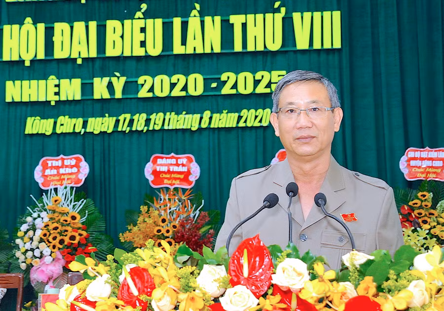 Ông Phan Văn Trung được bầu giữ chức danh Bí thư Huyện ủy Kông Chro khóa VIII (nhiệm kỳ 2020-2025). Ảnh: Hồng Thi Ông Phan Văn Trung được bầu giữ chức danh Bí thư Huyện ủy Kông Chro khóa VIII (nhiệm kỳ 2020-2025). Ảnh: Hồng Thi