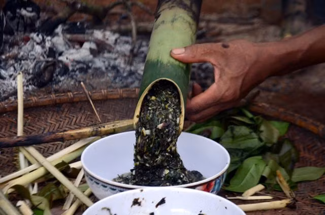 Được làm nên từ các loại rau rừng. Canh thụt đọt mây là một trong những món ăn đặc sản ở Đắk Nông cực kỳ nổi tiếng của ẩm thực Tây Nguyên.