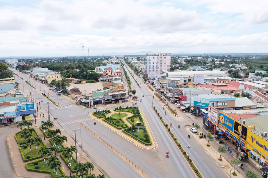 Diện mạo đô thị Chư Sê ngày càng khang trang, hiện đại. Ảnh: Tấn Dung Phấn đấu xây dựng Chư Sê trở thành thị xã. Ảnh: Tấn Dung