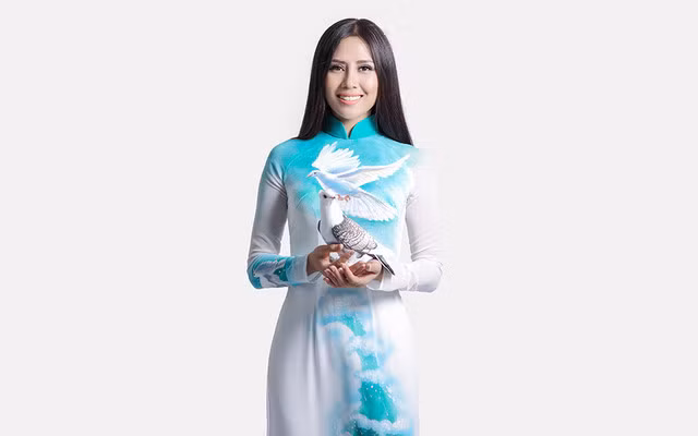 Thông điệp thể hiện nhẹ nhàng và tinh tế qua những nét vẽ bằng tranh cát cùng với sự xuất hiện của Nguyễn Thị Loan, dịu dàng trong trang phục áo dài và thể hiện khẩu hiệu: “Chấm dứt chiến tranh và bạo lực. Yêu thương và sẻ chia cho hòa bình