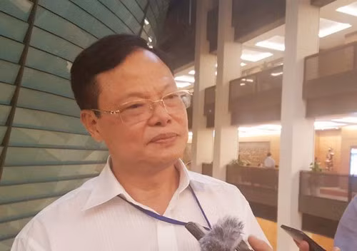 Ông Phạm Trọng Đạt - Cục trưởng Cục Chống tham nhũng chia sẻ với báo chí bên hành lang Quốc hội. Ông Phạm Trọng Đạt - Cục trưởng Cục Chống tham nhũng chia sẻ với báo chí bên hành lang Quốc hội.