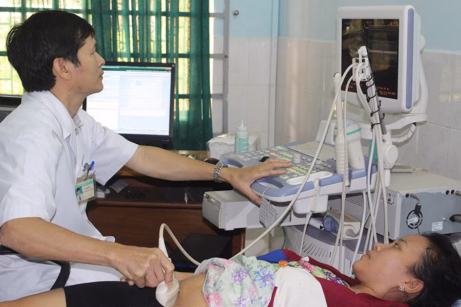 Trung tâm y tế huyện Mang Yang được đầu tư máy móc hiện đại để phục vụ việc khám-chữa bệnh cho nhân dân. Ảnh: Nguyễn Giang Trung tâm y tế huyện Mang Yang được đầu tư máy móc hiện đại để phục vụ việc khám-chữa bệnh cho nhân dân. Ảnh: Nguyễn Giang