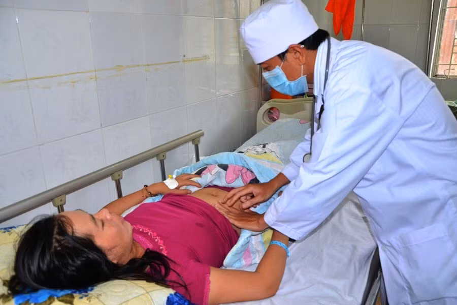  Bệnh viện huyện Phú Thiện tích cực điều trị cho bệnh nhân SXH. Ảnh: Đ.P