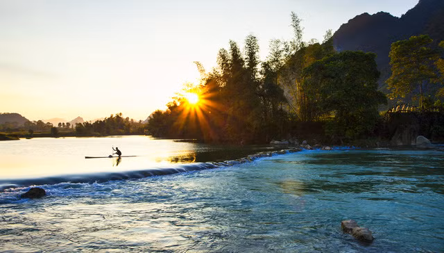 Không chỉ lấy nước cấy lúa, người dân xã Đàm Thủy, huyện Trùng Khánh còn đánh bắt cá trên dòng sông Quây Sơn