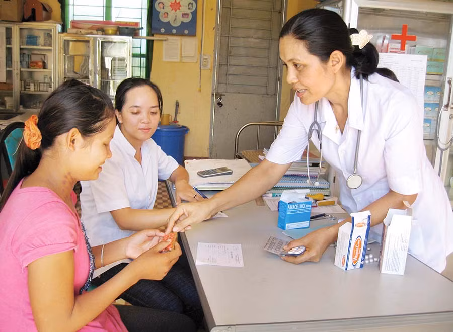 Người dân sẽ được chăm sóc tốt hơn khi giá viện phí tăng? Ảnh: Đ.P Người dân sẽ được chăm sóc tốt hơn khi giá viện phí tăng? Ảnh: Đ.P