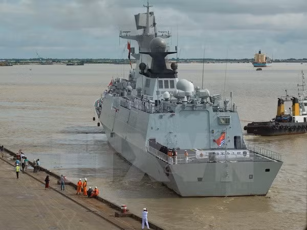 Tàu Châu Sơn cập cảng Thilawa, ngoại ô Yangon (Myanmar) ngày 4/10. (Nguồn: AFP/TTXVN)