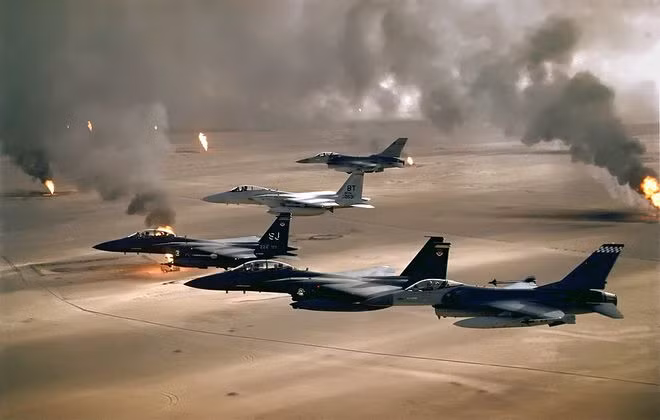 Các chiến đấu cơ F-15 và F-16 của Mỹ trong Chiến dịch Bão táp sa mạc năm 1991- Không quân Mỹ Các chiến đấu cơ F-15 và F-16 của Mỹ trong Chiến dịch Bão táp sa mạc năm 1991- Không quân Mỹ
