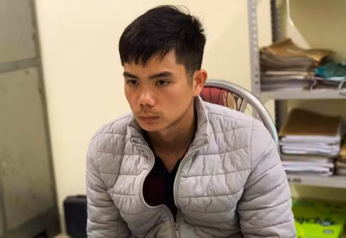 Nghi phạm giết người cho vào bao tải phi tang - Ảnh: Công an cung cấp