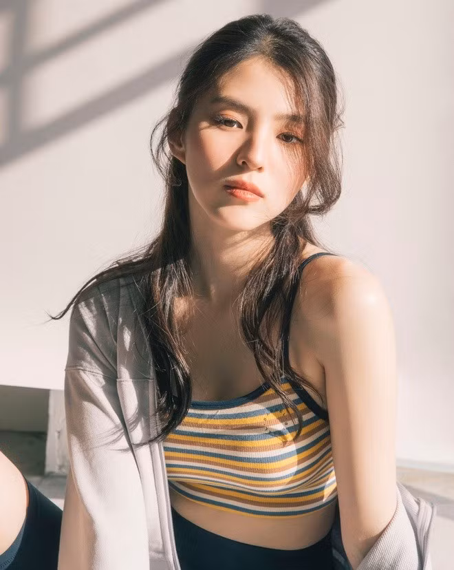 Han So Hee sinh năm 1994. Cô bắt đầu gia nhập làng giải trí với vai trò người mẫu ảnh, đóng MV ca nhạc. Ảnh: Instagram.