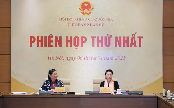 Chủ tịch Quốc hội Nguyễn Thị Kim Ngân và Phó Chủ tịch Thường trực Quốc hội Tòng Thị Phóng tại phiên họp Tiểu ban Nhân sự, Hội đồng Bầu cử Quốc gia, sáng 6-1-2021. Ảnh: QUANG PHÚC