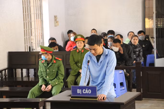 Bị cáo Nguyễn Quang Hùng tại phiên tòa sơ thẩm Bị cáo Nguyễn Quang Hùng tại phiên tòa sơ thẩm
