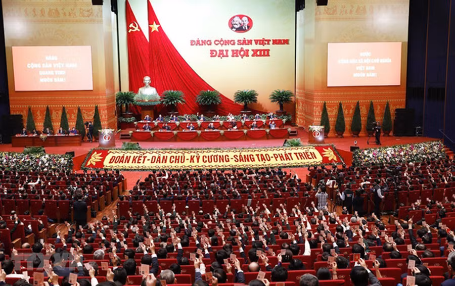 Các đại biểu biểu quyết thông qua Quy chế làm việc của Đại hội. Ảnh: TTXVN