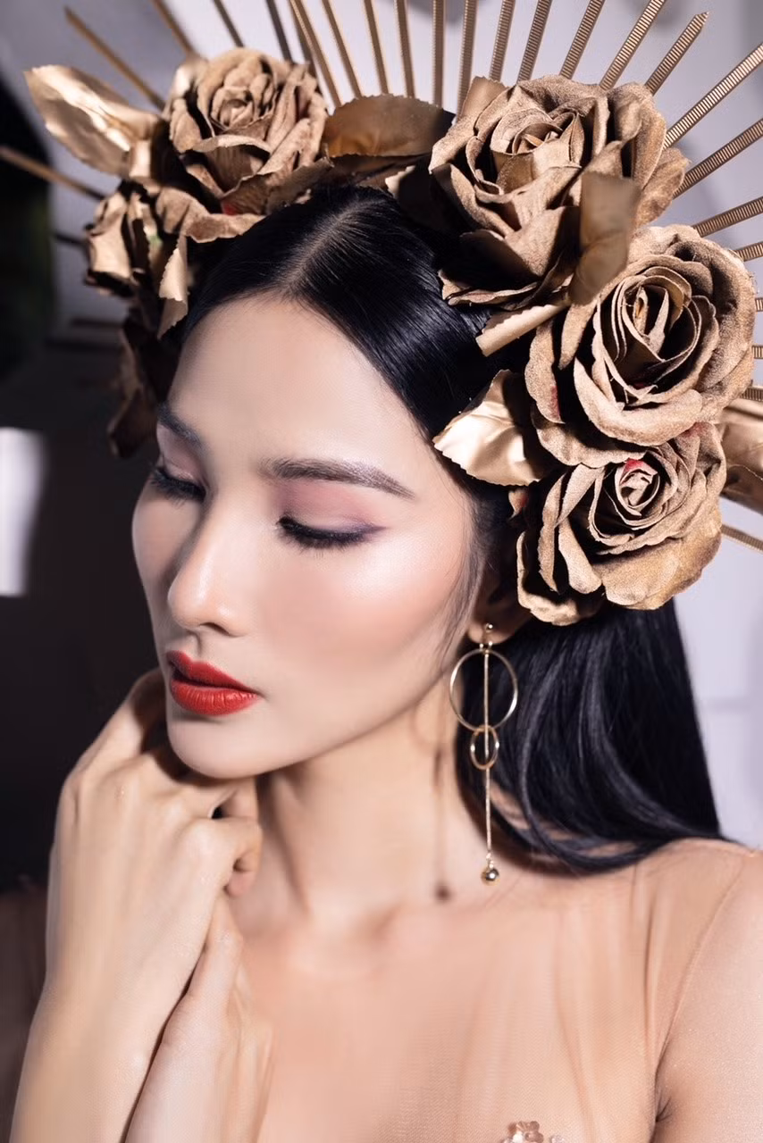 Hoàng Thùy là cái tên tạo được ấn tượng với công chúng trong thời gian qua, nhất là thời điểm cô đảm nhận vai trò huấn luyện viên của Đại sứ hoàn mỹ 2020.