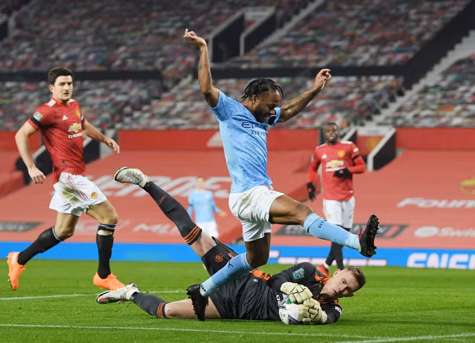 Trận derby Manchester ở bán kết League Cup khi Covid-19 lại bùng phát Ảnh: REUTERS