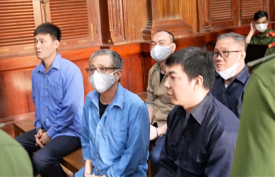 Các bị cáo trong án. Ảnh: A.T Các bị cáo trong án. Ảnh: A.T