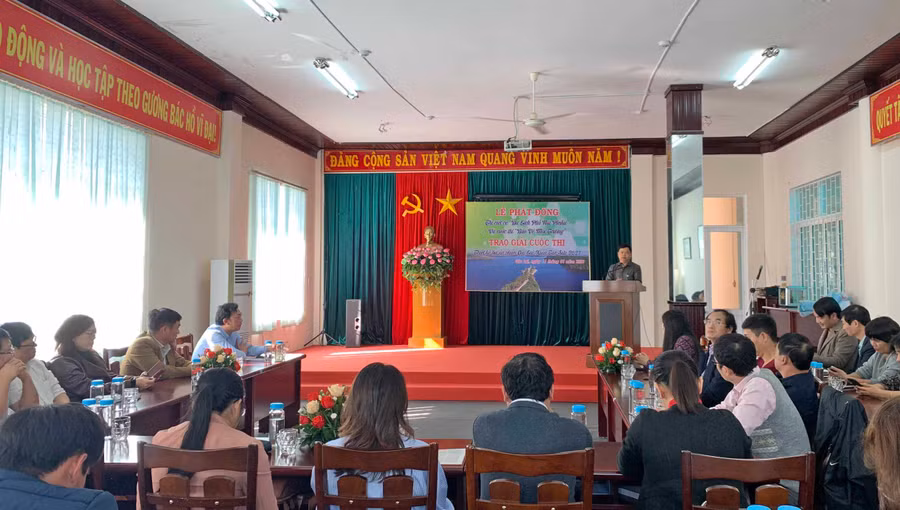 Quang cảnh lễ phát động cuộc thi viết “Du lịch Phố núi Pleiku” và “Bảo vệ môi trường”. Ảnh: Phương Linh