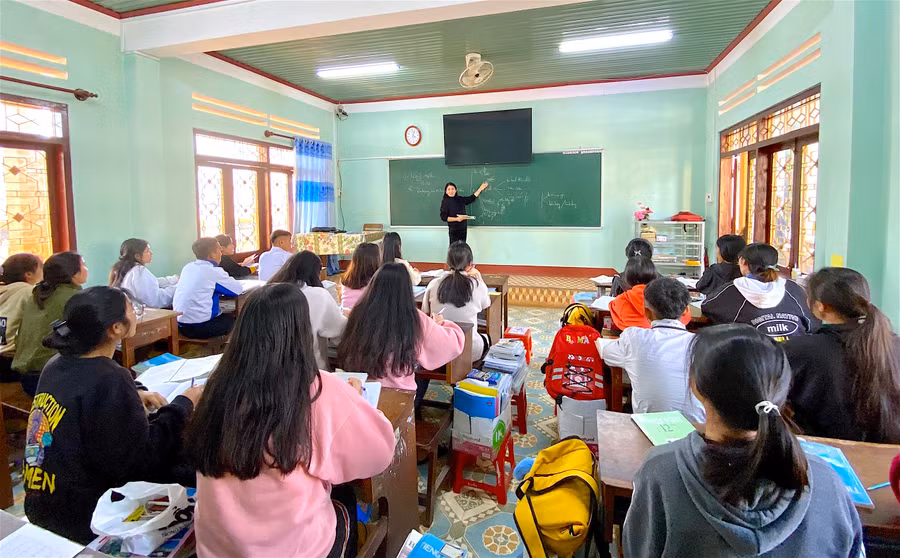 Kết thúc học kỳ I cũng là thời điểm các trường THPT “vào guồng” ôn tập cho học sinh lớp 12. Ảnh: Hồng Thi.