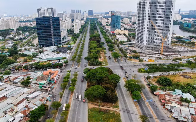 Tại các khu đô thị, các thành phố lớn, vấn đề ùn tắc giao thông cản trở một phần sự phát triển của các đô thị ẢNH: ĐÌNH SƠN