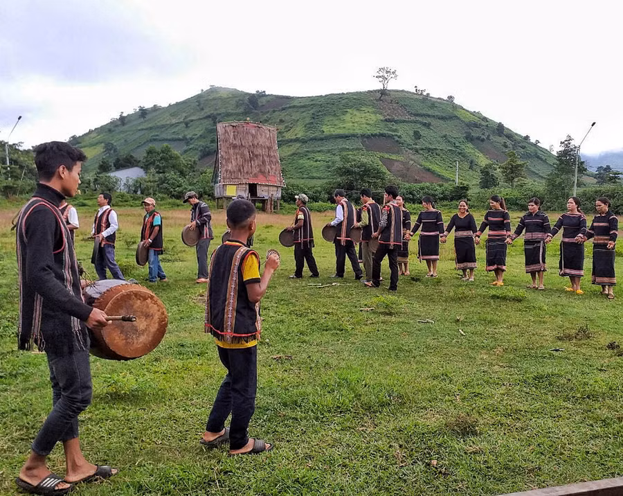 Đội cồng chiêng, xoang của làng Ia Gri mới được thành lập sau khi làng có các hoạt động du lịch. Ảnh: Hoàng Ngọc
