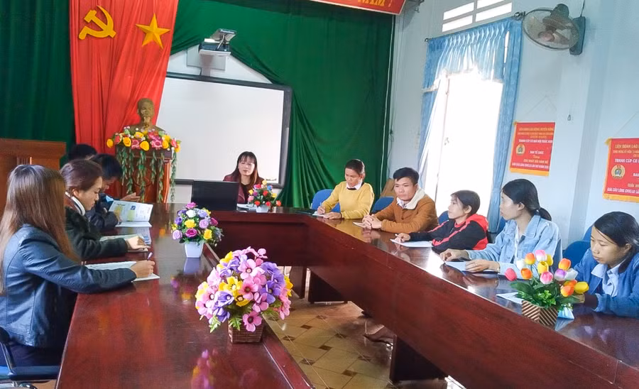 - Việc sử dụng ứng dụng sẽ giúp ngành Giáo dục chủ động nắm bắt tình hình chuẩn bị, sẵn sàng phòng-chống dịch ở các cơ sở giáo dục. Ảnh: Mộc Trà