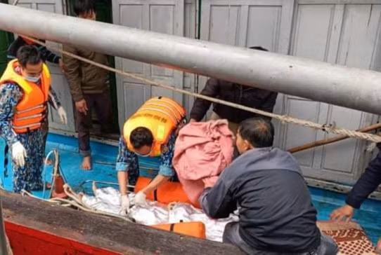  Vụ tàu lạ đâm tàu Nghệ An đang đánh bắt hải sản làm một ngư dân tử vong.