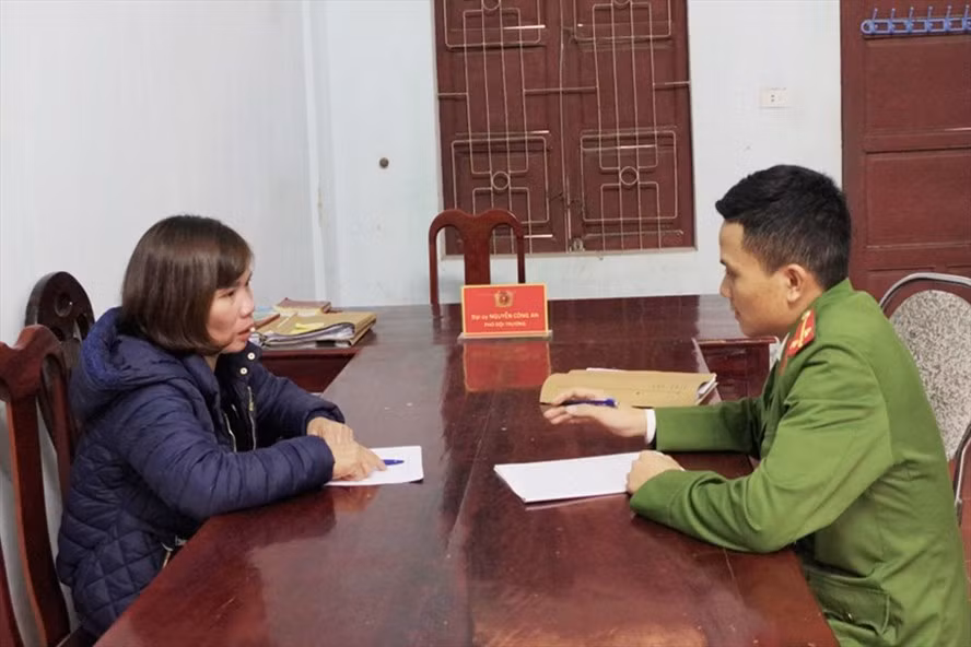 Đối tượng Hương trộm 100 triệu đồng của mẹ đẻ đã bị khởi tố. Ảnh: CA.