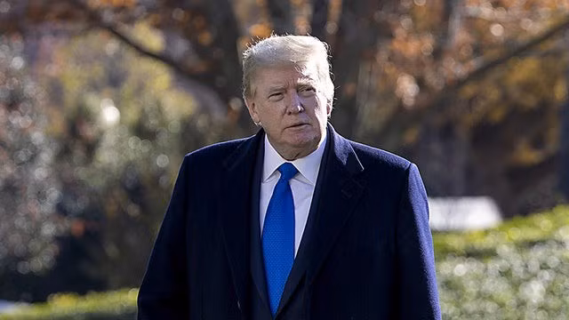 Tổng thống Trump ban đầu lệnh tàu sân bay Nimitz về nước và duy trì tàu khu trục ở Trung Đông nhưng sau đó thay đổi quyết định. Ảnh: Politico Tổng thống Trump ban đầu lệnh tàu sân bay Nimitz về nước và duy trì tàu khu trục ở Trung Đông nhưng sau đó thay đổi quyết định. Ảnh: Politico