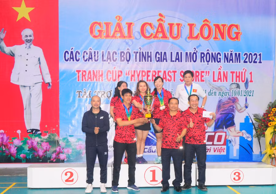 CLB Chuyên Hùng Vương giành giải nhất toàn đoàn. Ảnh: Thiên Di