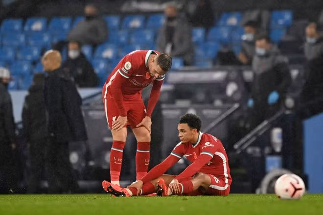 Chấn thương cũng là nguyên nhân khiến Liverpool phập phù ở mùa này. Ảnh: AFP