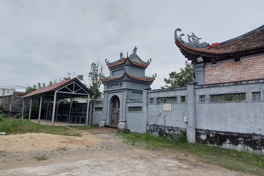  Với lý do Văn Miếu xây xong mấy năm mà chưa có đường vào, Hà Tĩnh vừa quyết định chi thêm 50 tỉ làm đường. Ảnh Trần Tuấn