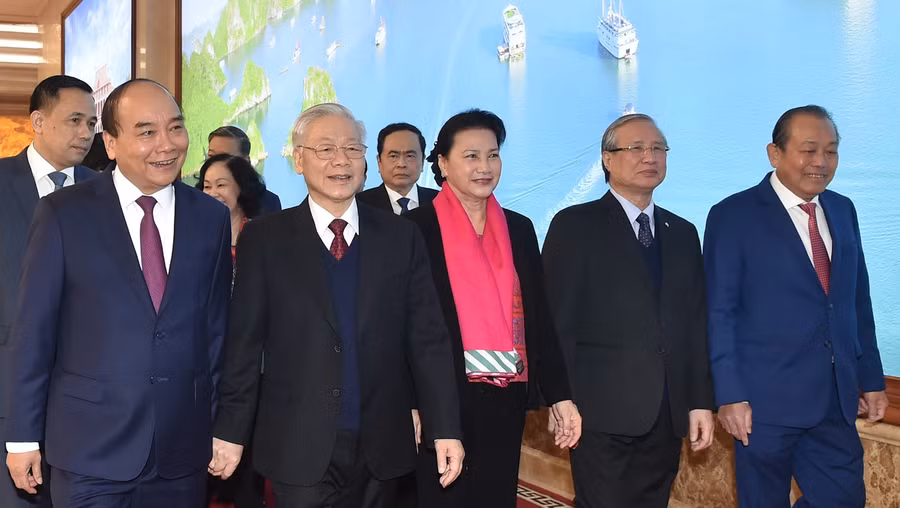Tổng Bí thư, Chủ tịch nước Nguyễn Phú Trọng, Thủ tướng Chính phủ Nguyễn Xuân Phúc, Chủ tịch Quốc hội Nguyễn Thị Kim Ngân, Thường trực Ban Bí thư Trần Quốc Vượng và các đại biểu tới dự Hội nghị Chính phủ với các địa phương. - Ảnh: VGP