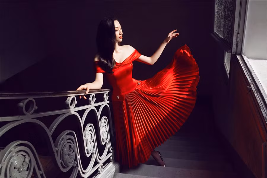 Ở tuổi 21, Lương Thùy Linh đang là hình mẫu trẻ được nhiều cô gái yêu thích. Ảnh: NSCC.
