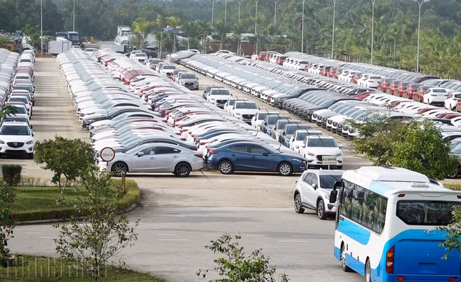 Từ 1.1.2021 ô tô lắp ráp, sản xuất trong nước không còn được hưởng ưu đãi giảm 50% lệ phí trước bạ. ẢNH: THÁI NGUYỄN